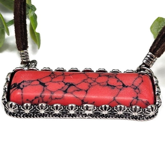 Red Stone Bar Necklace with Faux-leather Brown Chain - Picture 4 of 8